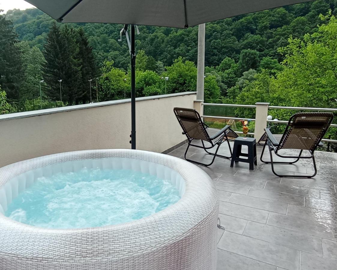 Apartmani Unski Biser Cazin Exteriör bild
